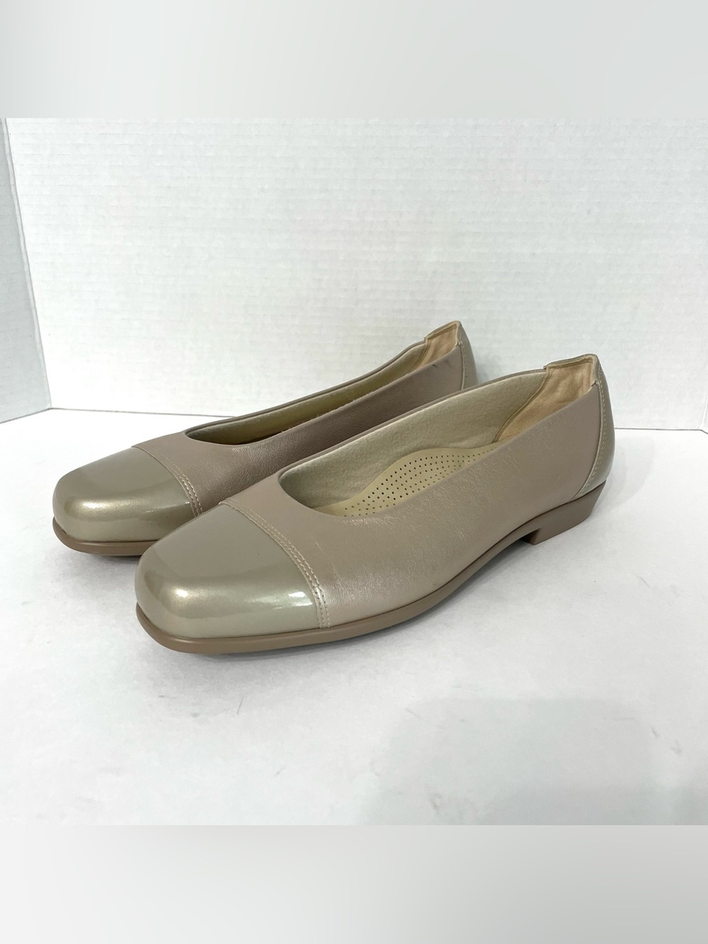 SAS Coco Ballet Flats Loafers Womens Size 9 N Champagne Cap Toe Patent Comfort